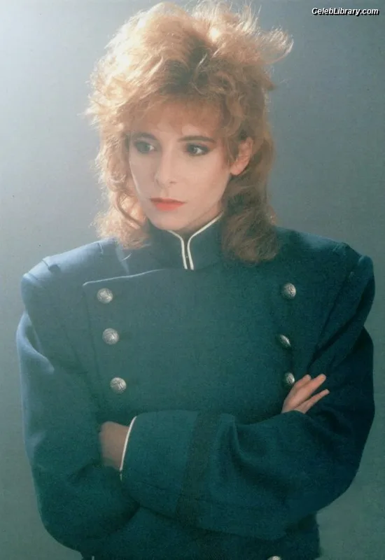 Mylène Farmer photo 2 of 171