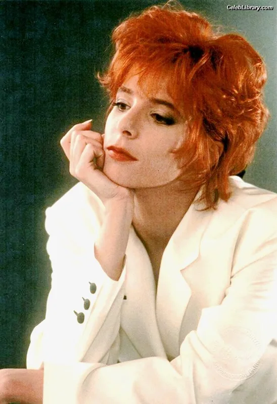 Mylène Farmer photo 6 of 171