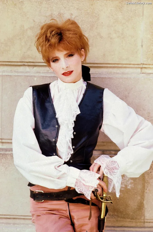 Mylène Farmer photo 12 of 171