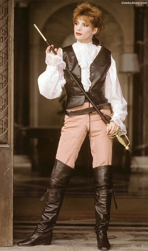 Mylène Farmer photo 1 of 171
