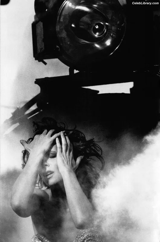 Mylène Farmer photo 17 of 171