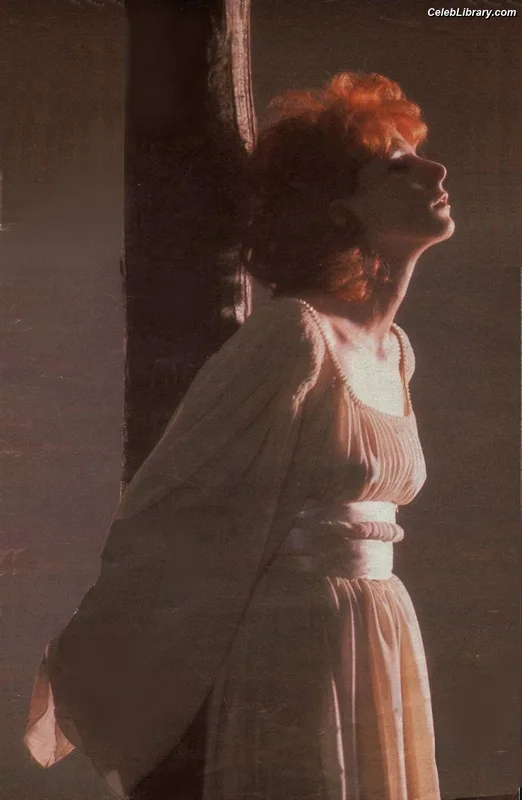 Mylène Farmer photo 8 of 171