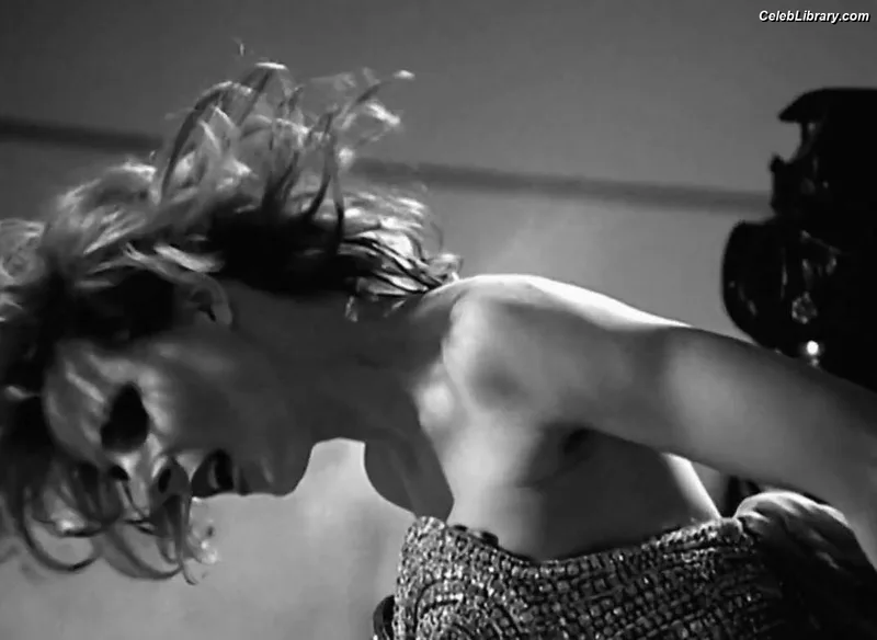 Mylène Farmer photo 18 of 171