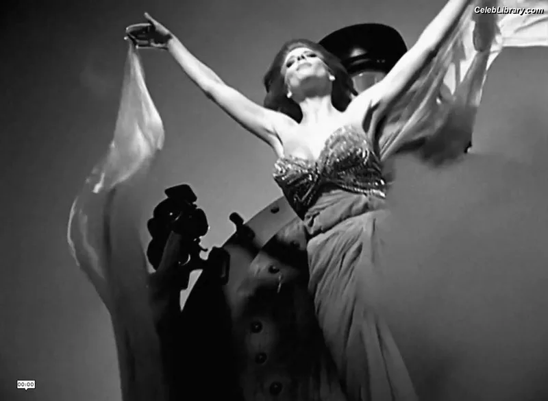 Mylène Farmer photo 12 of 171