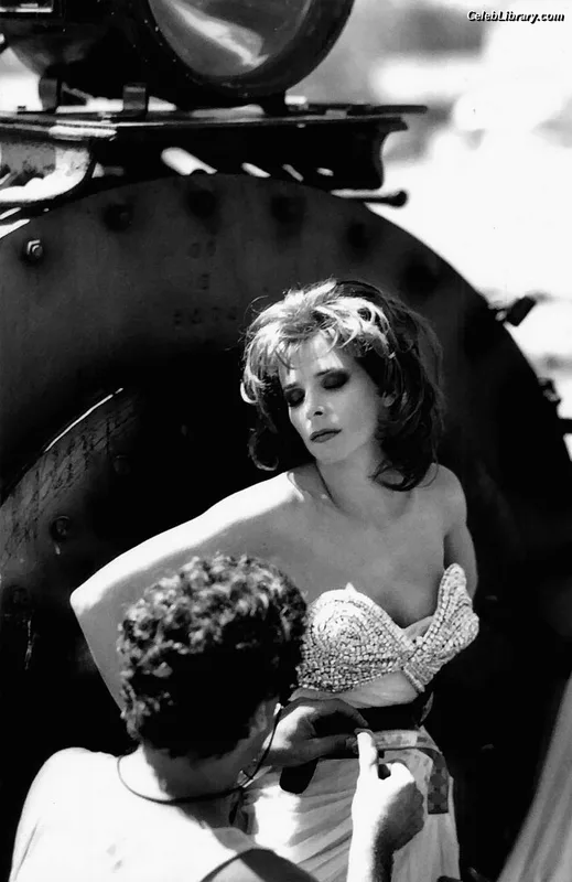 Mylène Farmer photo 24 of 171