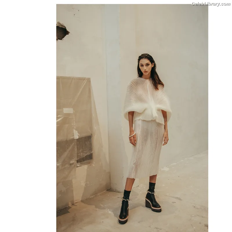 Myriem Boukadida photo 13 of 28