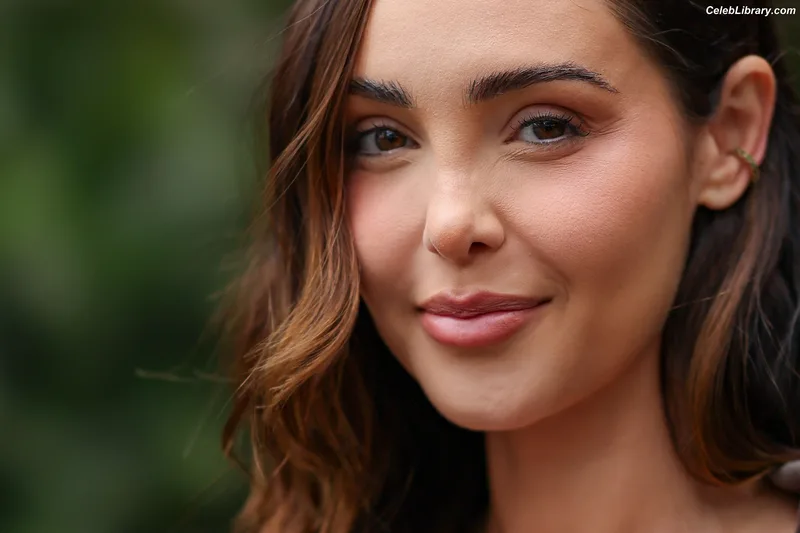 Nabilla Benattia Vergara photo 3 of 38