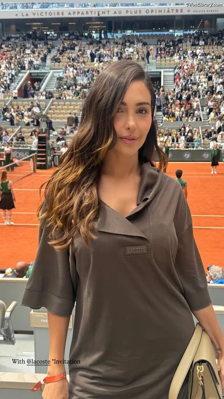 Nabilla Benattia Vergara photo 14 of 38