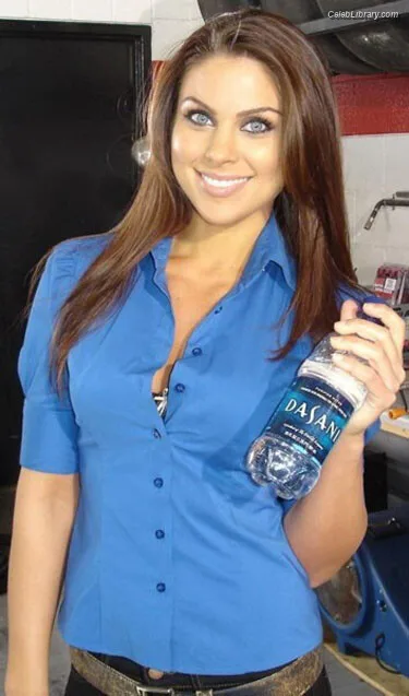 Nadia Bjorlin photo 23 of 29