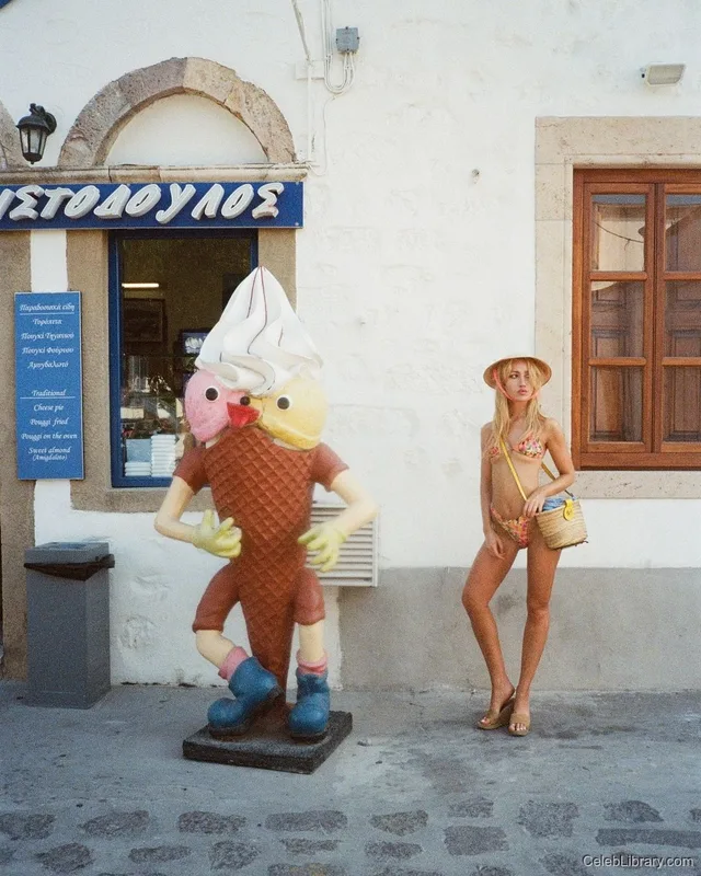 Nadia Lee Cohen photo 18 of 96