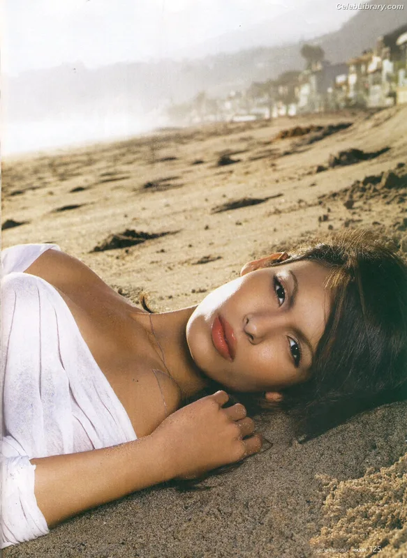 Nadine Velazquez photo 22 of 185