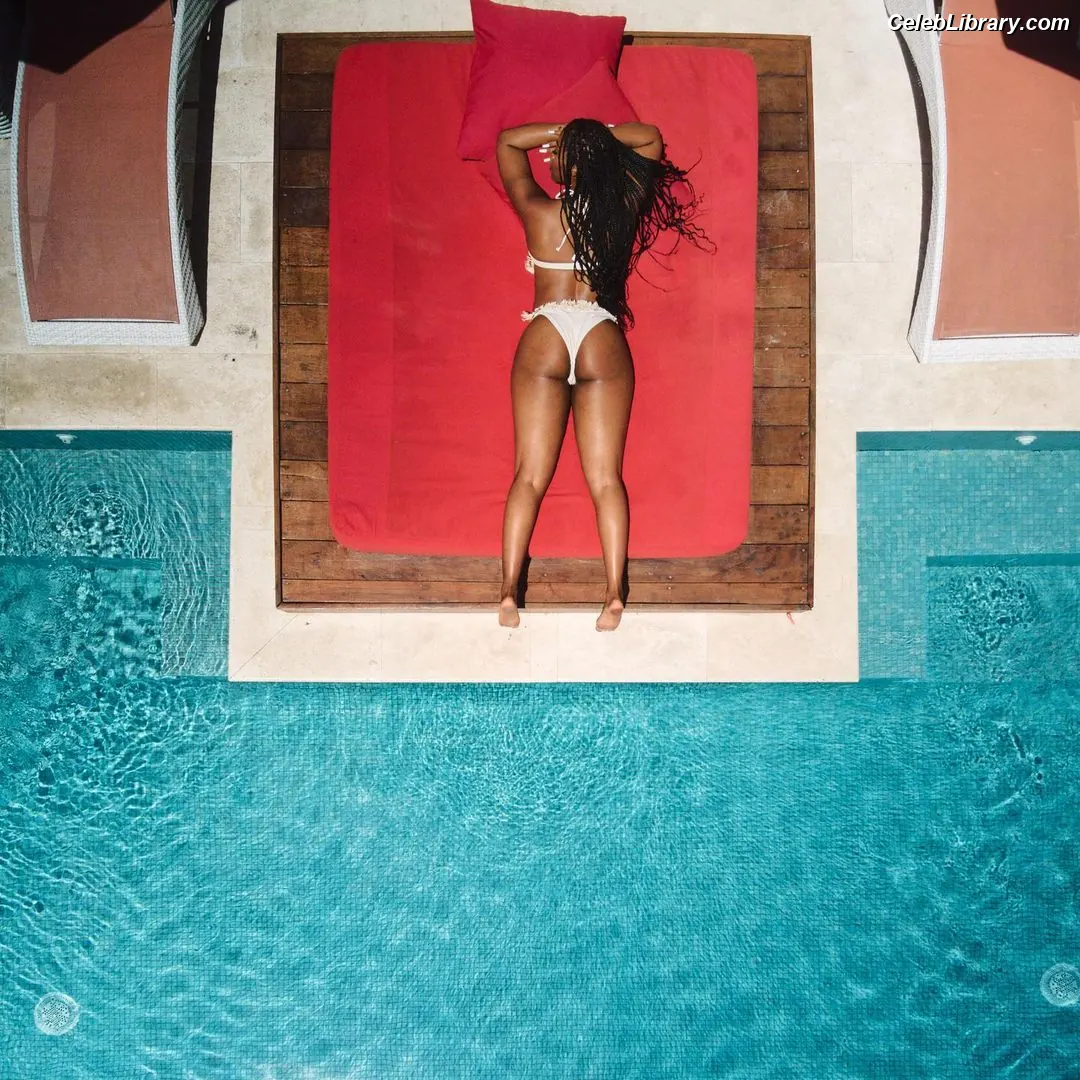 Nafessa Williams photo 15 of 77