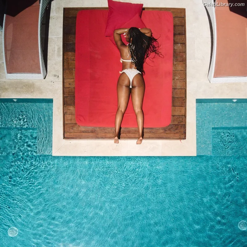Nafessa Williams photo 15 of 78