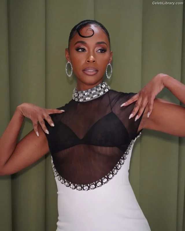 Nafessa Williams photo 5 of 78