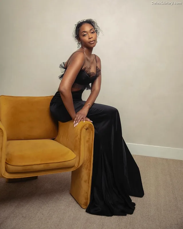 Nafessa Williams photo 1 of 78