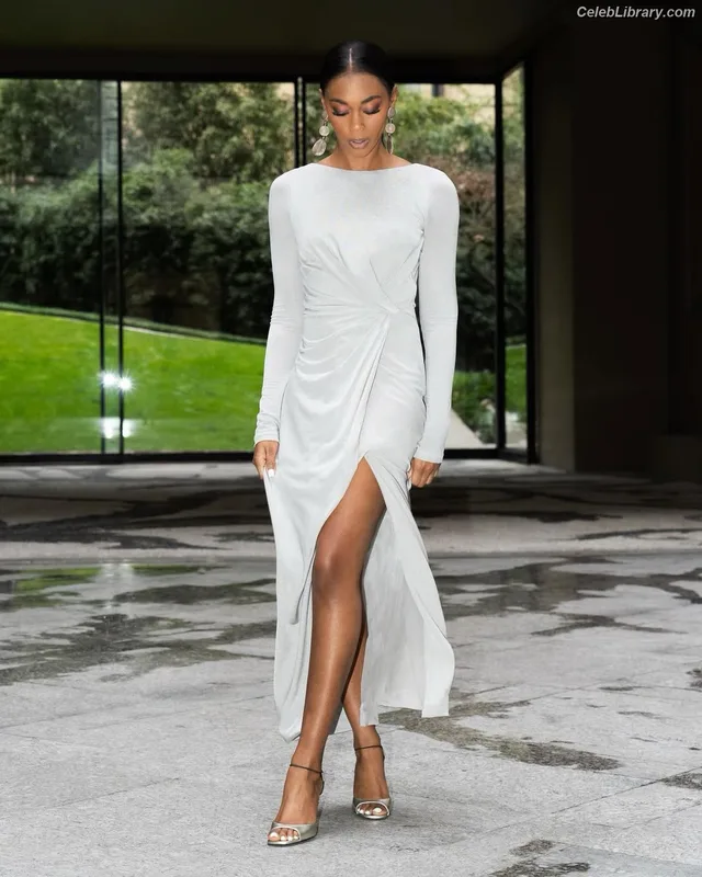 Nafessa Williams photo 15 of 78