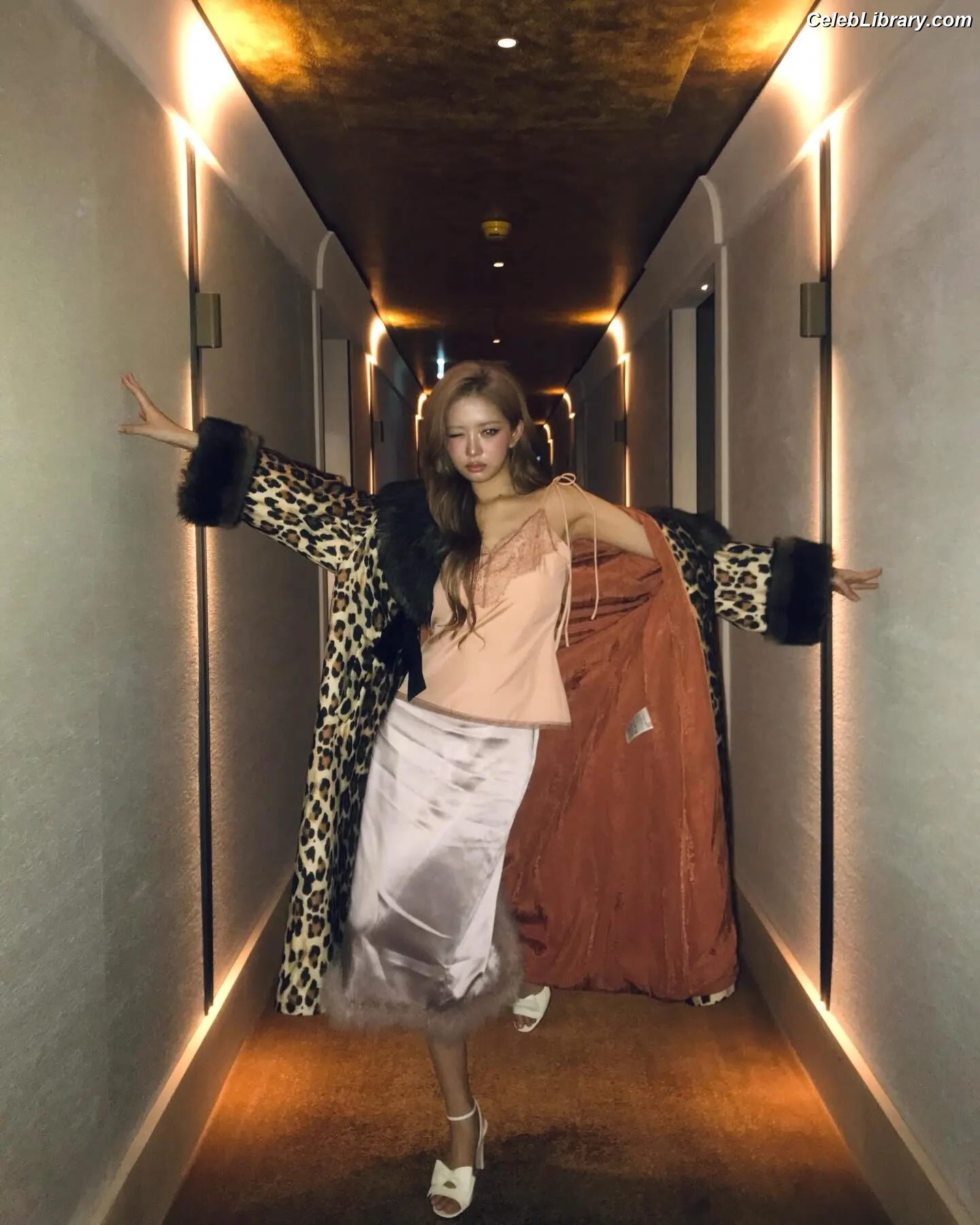 naoi-rei-레이-直井-怜-ive photo 8 of 204