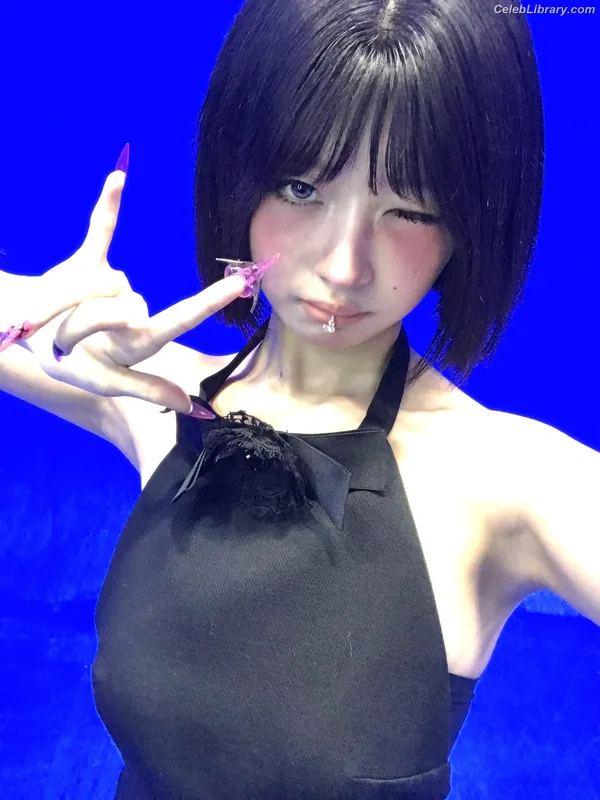 Naoi Rei (直井 怜) IVE photo 12 of 204
