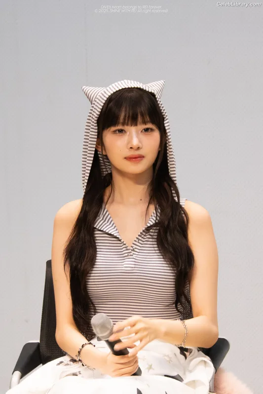 Naoi Rei (直井 怜) IVE photo 16 of 204