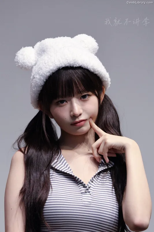 Naoi Rei (直井 怜) IVE photo 24 of 204
