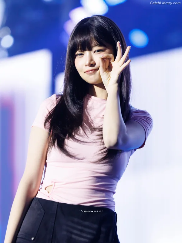 Naoi Rei (直井 怜) IVE photo 12 of 204