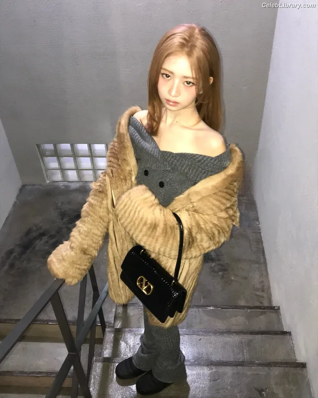 Naoi Rei (直井 怜) IVE photo 11 of 204