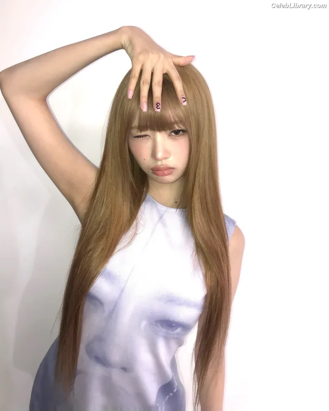 Naoi Rei (直井 怜) IVE photo 10 of 204