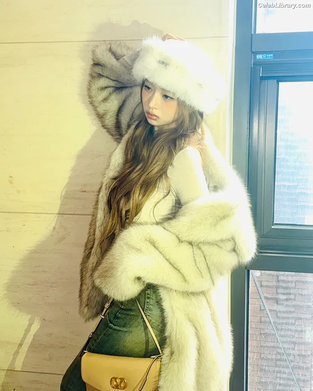 Naoi Rei (直井 怜) IVE photo 21 of 204