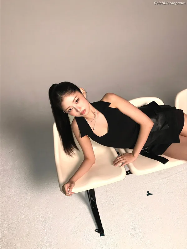 Naoi Rei (直井 怜) IVE photo 5 of 204