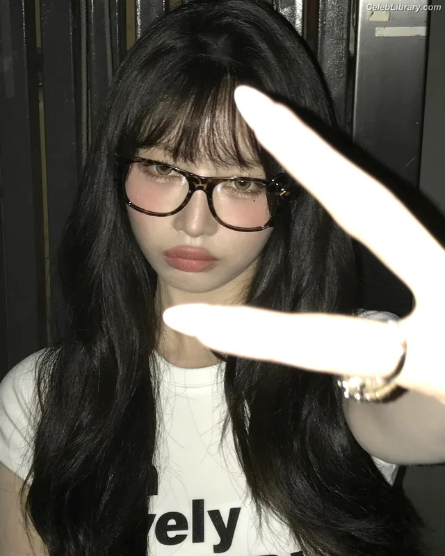 Naoi Rei (直井 怜) IVE photo 9 of 204