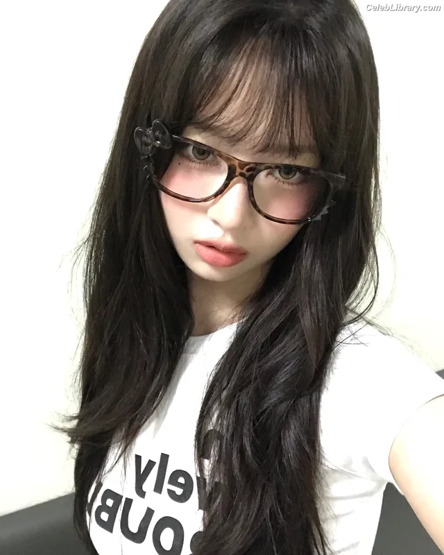 Naoi Rei (直井 怜) IVE photo 12 of 204