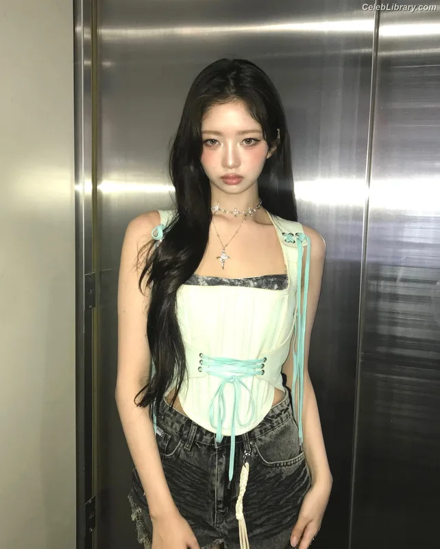Naoi Rei (直井 怜) IVE photo 19 of 204