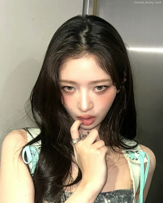 Naoi Rei (直井 怜) IVE photo 24 of 204
