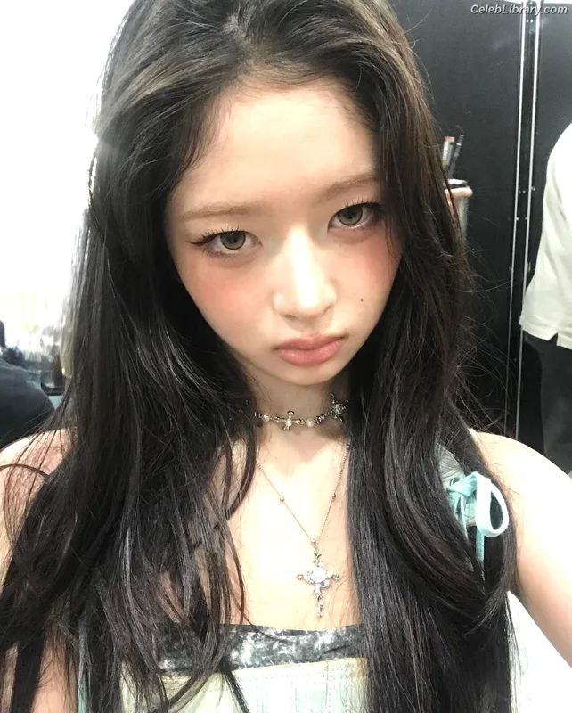 Naoi Rei (直井 怜) IVE photo 1 of 204