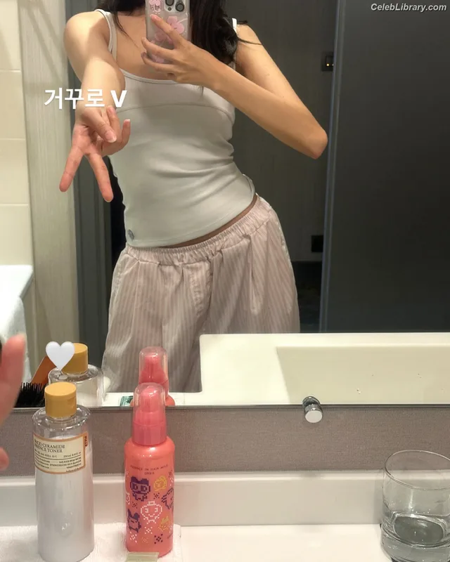 Naoi Rei (直井 怜) IVE photo 13 of 204