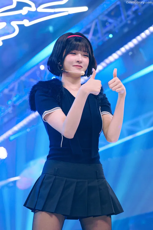 Naoi Rei (直井 怜) IVE photo 19 of 204