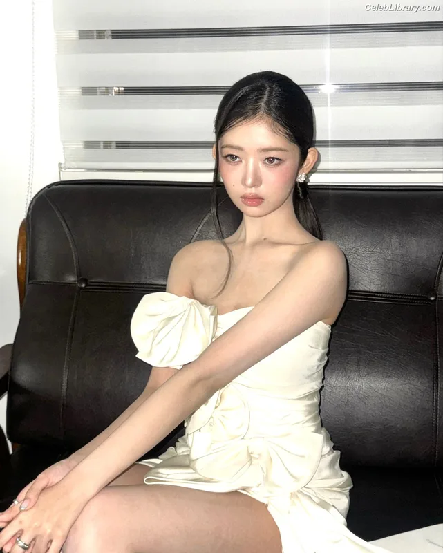 Naoi Rei (直井 怜) IVE photo 6 of 204
