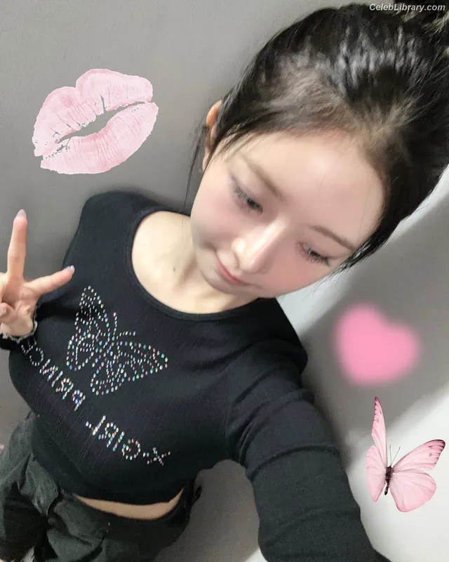 Naoi Rei (直井 怜) IVE photo 11 of 204