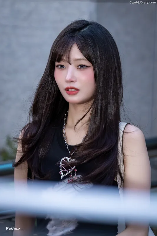 Naoi Rei (直井 怜) IVE photo 8 of 204