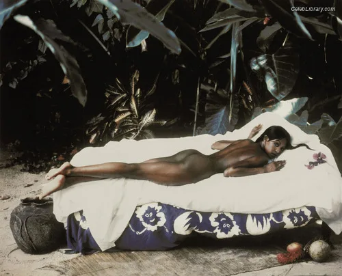 Naomi Campbell photo 5 of 49