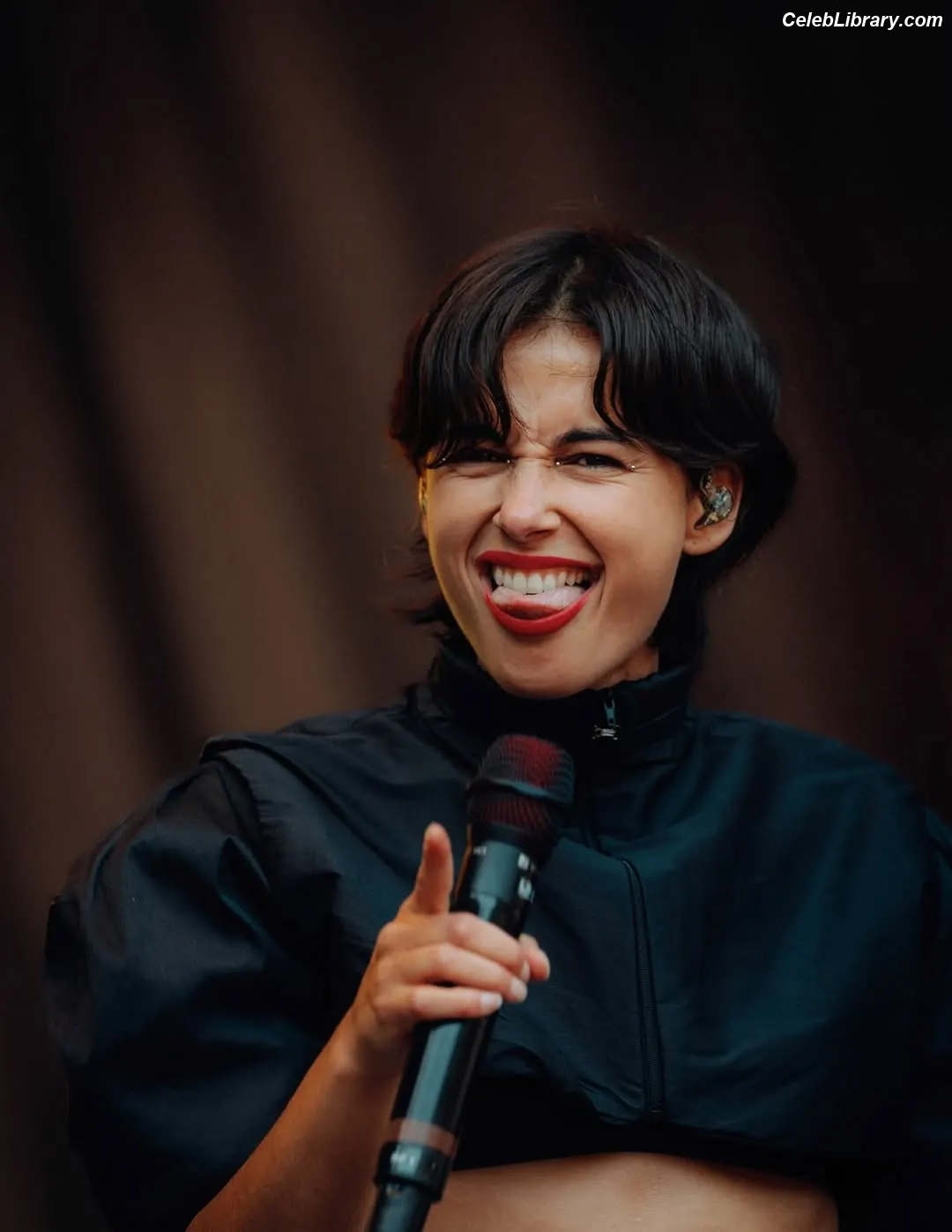 Naomi Scott photo 10 of 375