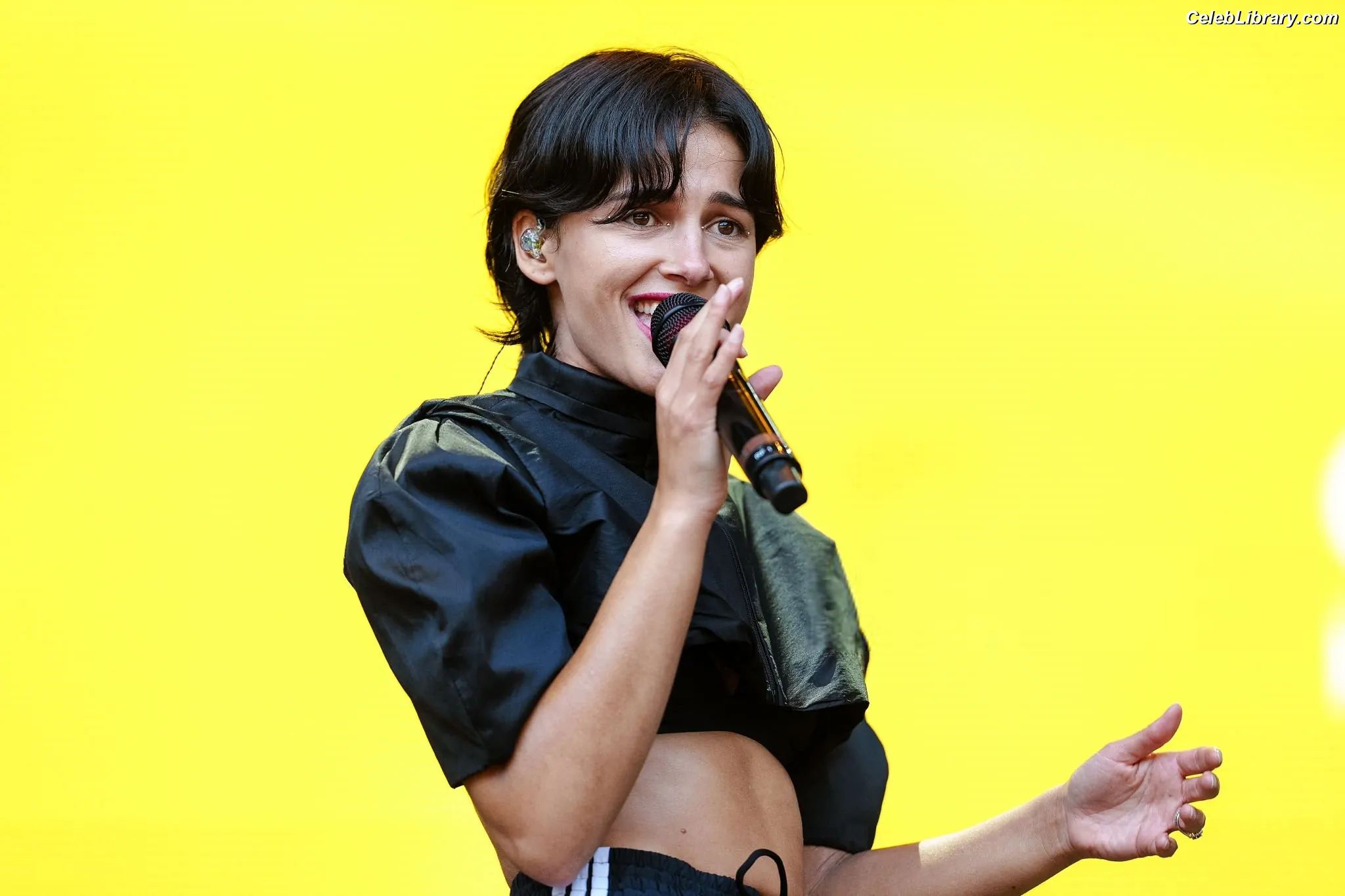 Naomi Scott photo 5 of 375