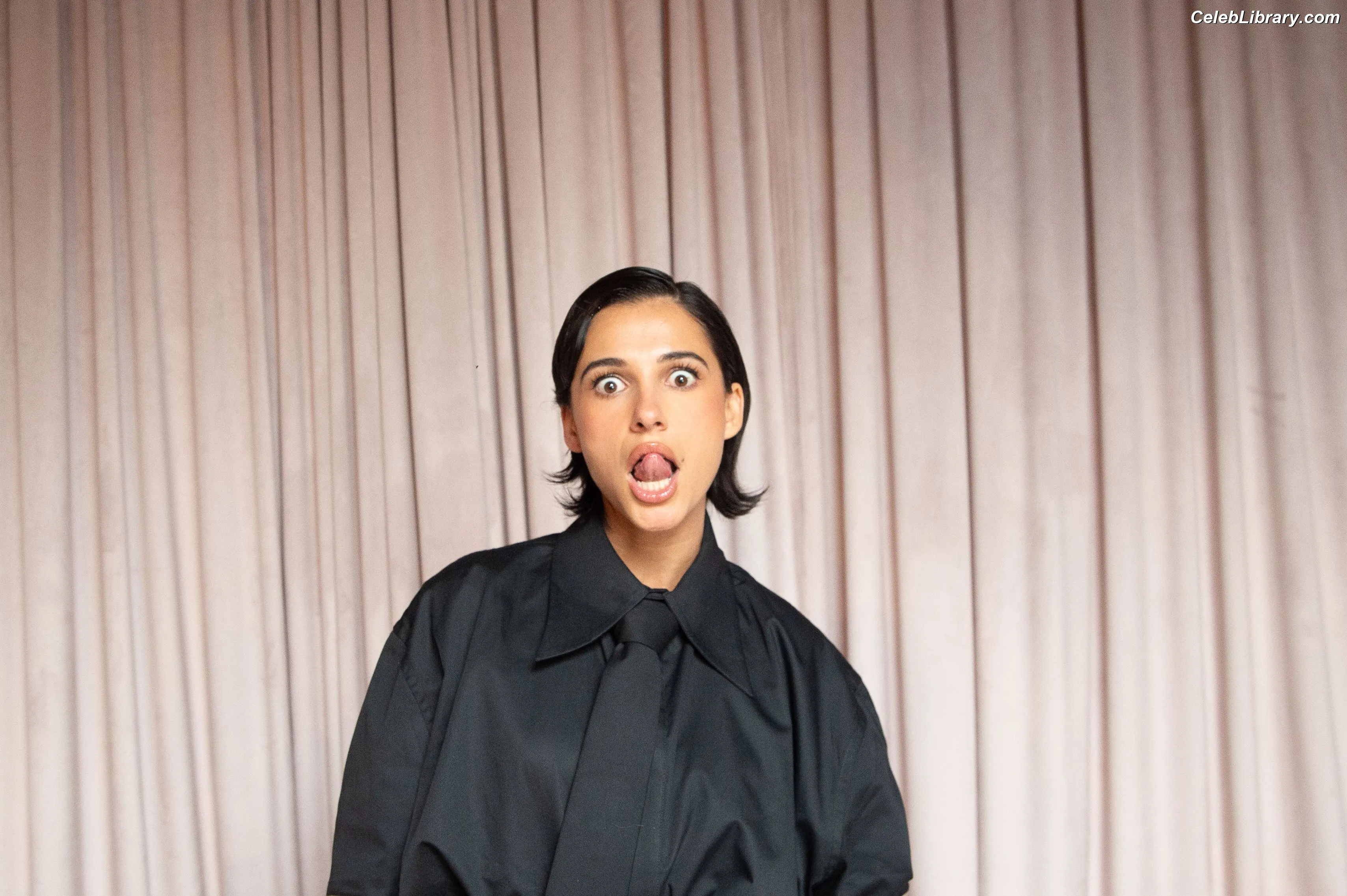 Naomi Scott photo 12 of 375