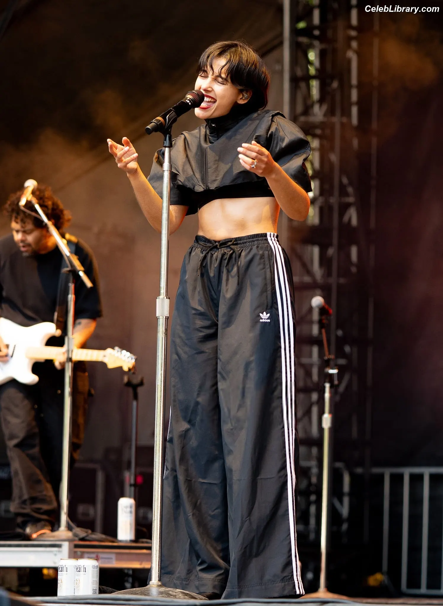 Naomi Scott photo 11 of 375