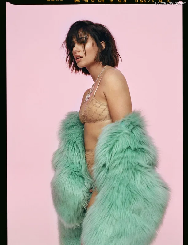 Naomi Scott photo 5 of 376