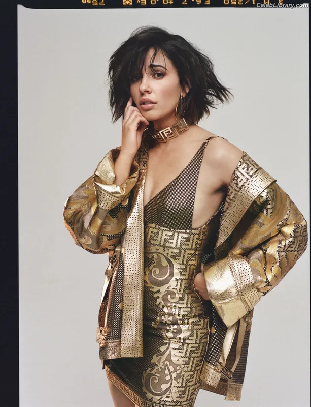 Naomi Scott photo 8 of 376