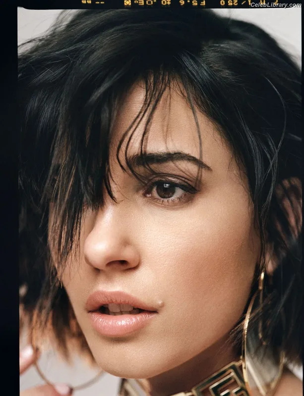 Naomi Scott photo 11 of 376