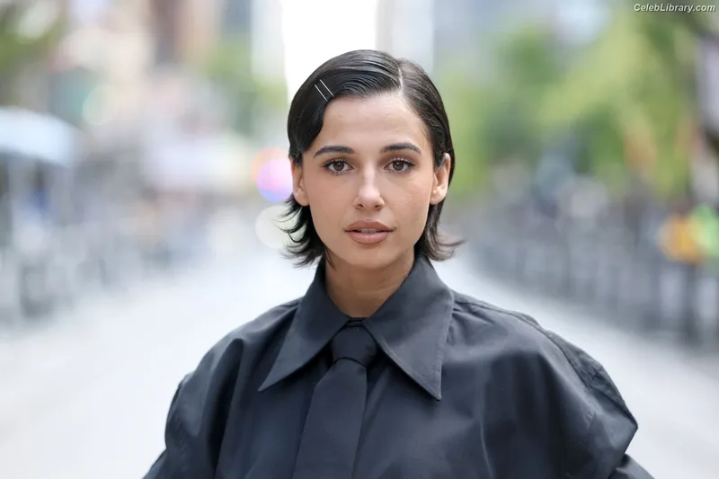 Naomi Scott photo 20 of 376
