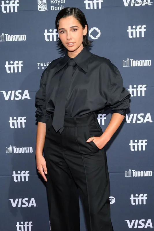 Naomi Scott photo 21 of 376