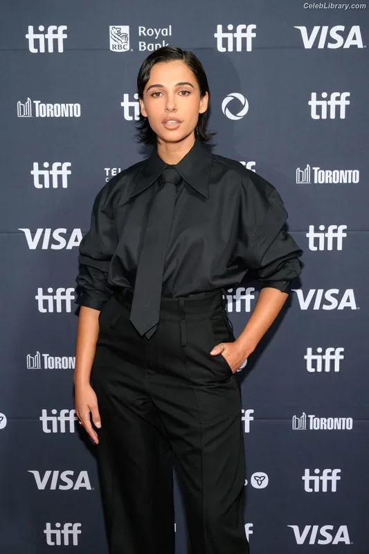 Naomi Scott photo 22 of 376